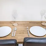 Cosy, Boutique