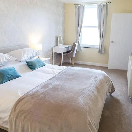 Cosy, Boutique